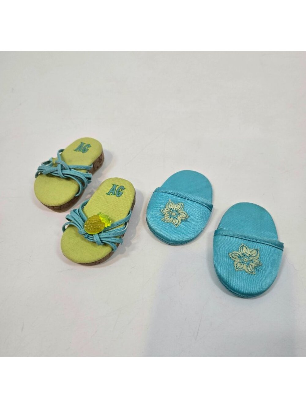 Vintage American Girl Doll Shoes Lot of 2 Pairs Bell Sleeve Flower PJ's FLAWED